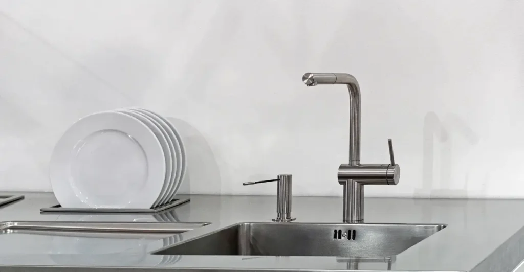 Aprenda a Escolher uma Torneira para Cozinha Pequena